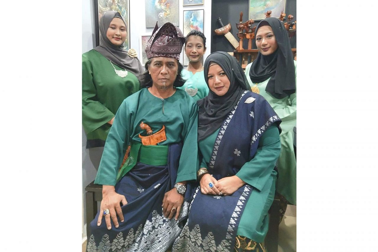 Pertandingan pakaian tradisional