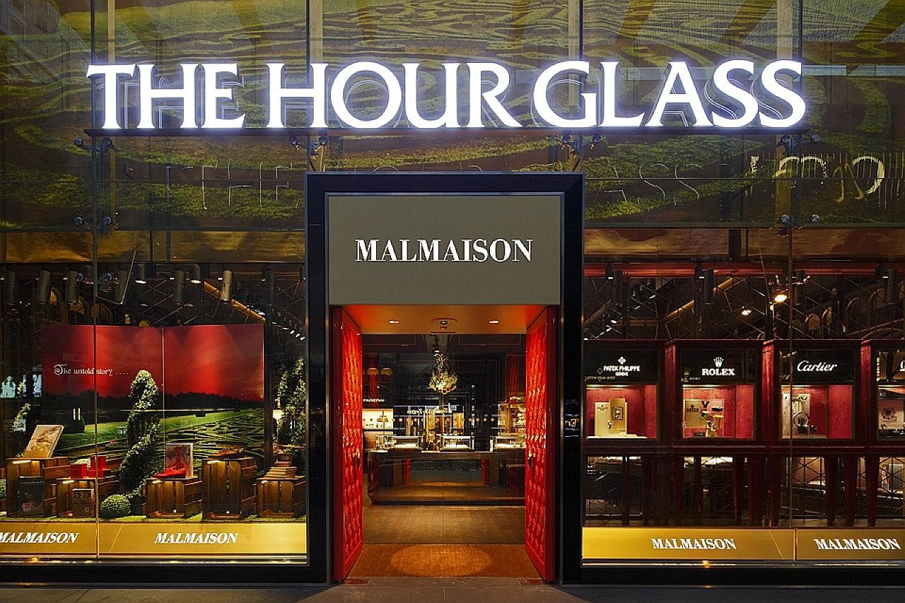 ANTARA YANG TERBAIK: The Hour Glass yang menjual jam tangan daripada jenama seperti Rolex dan Patek Philippe, telah disenaraikan di dalam Senarai Terbaik di Bawah Bilion Forbes Asia tahun ini. - Foto THE HOUR GLASS