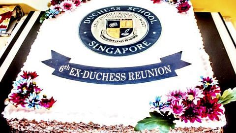 Kek 55 tahun simbol temuan bekas guru, pelajar Sekolah Rendah Duchess