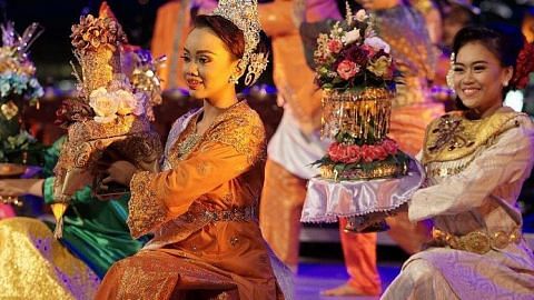 Lebih 500 penari dari sekolah dan badan kesenian meriahkan Festival Muara