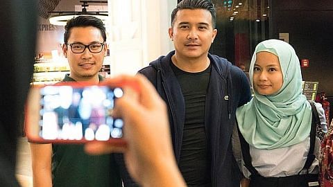 Peminat kecoh, teruja temui Aaron Aziz di Dubai