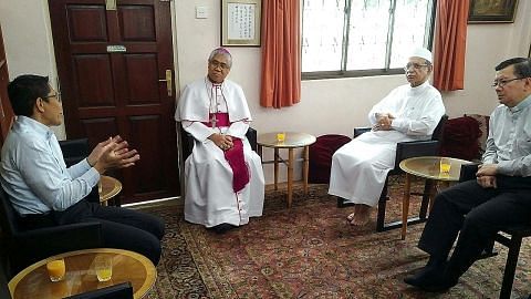 Pemimpin Katolik berkunjung ke Masjid Ba'alwie