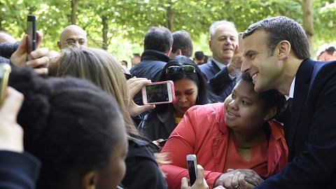 Presiden baru Perancis dan kekasih hatinya...