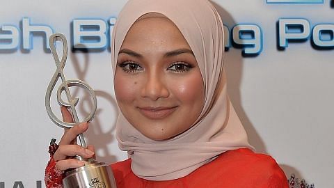 ANUGERAH BINTANG POPULAR BERITA HARIAN MALAYSIA 3.0 Fattah bintang paling popular, Neelofa, Janna pun menang besar