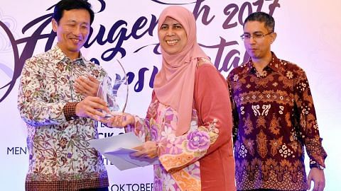 Rasiah raih Anugerah Tun Seri Lanang