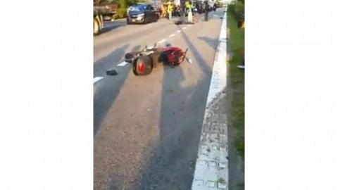 Malaysian man dies after motorbike accident on AYE near Jalan Boon Lay exit