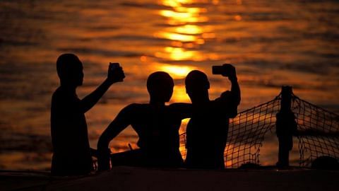 More than 250 people worldwide have died taking selfies since 2011: Study