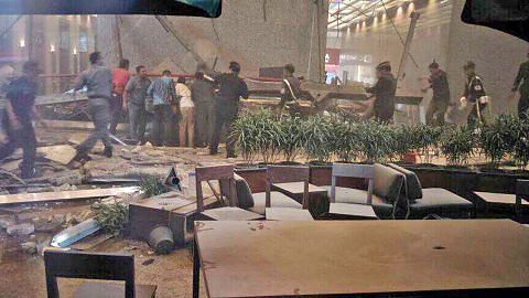 Lebih 70 cedera apabila lantai bursa saham di Jakarta runtuh