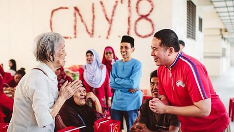 Relawan Melayu ber'Gongxi' habuan dengan penduduk Cina