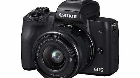 EOS M50 kamera tanpa cermin baru Canon