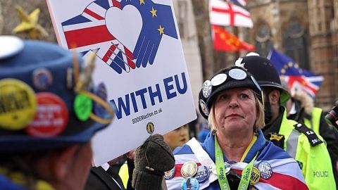 ISU BREXIT 40 bekas duta besar gesa May kekalkan Britain dalam EU