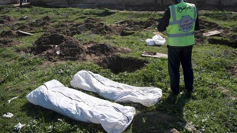 Kubur yang tempatkan kira-kira 3,500 mangsa ISIS ditemui di luar bandar Raqqa