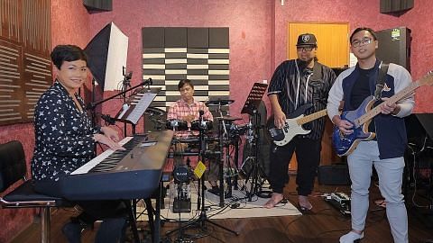 Band tanpa vokalis terbuka rakam lagu dengan bakat Nusantara