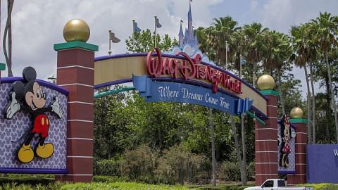 Walt Disney berhentikan 32,000 pekerja