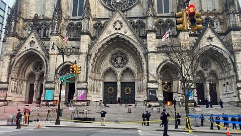 Polis tembak mati lelaki lepaskan tembakan di luar gereja di New York City
