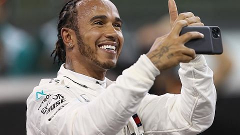 Hamilton tandatangan kontrak dengan Mercedes