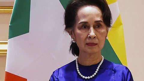 S'pura gesa Suu Kyi dibebas bersama tahanan politik lain
