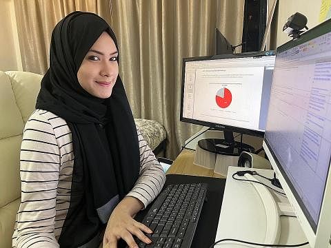 PILIHAN KERJAYA: Setelah tamat sekolah di Madrasah Aljunied Cik Shaakira Kamaludin melanjutkan pengajian ke Universiti Islam Antarabangsa Malaysia (IIUM) dan kini bekerja sebagai penganalisis kewangan. - Foto BH oleh HAKIM YUSOF