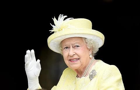 TERUSKAN TUGAS: Ratu Britain, Ratu Elizabeth II yang mengalami gejala ringan dan dijangka teruskan tugas ringan dari Windsor. - Foto EPA-EFE