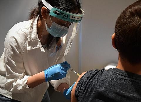 PERLU AMBIL SUNTIKAN PENGGALAK: Pada 14 Februari, peraturan baru dilaksanakan yang memerlukan mereka yang berusia 18 tahun ke atas mengambil suntikan penggalak dalam masa 270 hari selepas tamat siri vaksinasi Covid-19 untuk mengekalkan status vaksina