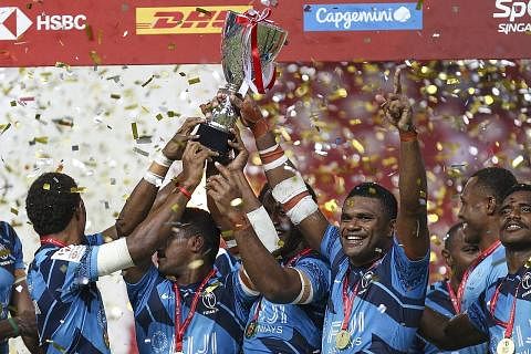 'PADANG KEGEMARAN' BURU KEJUARAAN: Fiji kini telah tiga kali memenangi Rabgi Tujuk Sepasuk Singapura. - Foto BH oleh ARIFFIN JAMAR