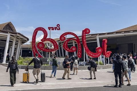 KEMBALI HIDUP: Selama berdekad-dekad, Pulau Bali menjadi 'syurga' bagi pelancongan antarabangsa tapi pandemik Covid-19 sejak dua tahun menjejas sektor pelancongan sedunia. Tahun lalu tidak sampai 50 pelancong berlibur di pulau dewata itu. Tahun ini d