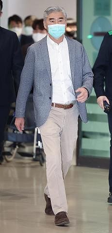 TIBA DI KOREA SELATAN: Wakil Khas Amerika Syarikat bagi Korea Utara, Encik Sung Kim, tiba di Lapangan Terbang Antarabangsa Incheon di Korea Selatan semalam bagi lawatan kerja selama lima hari. - Foto EPA-EFE