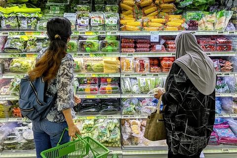 BEKALAN MAKANAN DI SINGAPURA TIDAK TERJEJAS: Kebergantungan Singapura kepada China bagi mendapatkan bekalan penting adalah "agak rendah" dan bandar China di mana Singapura mengimport kebanyakan bekalan makanannya buat masa ini tidak diklasifikasikan 