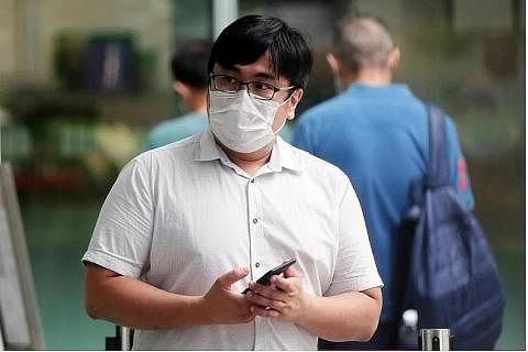 MENIPU: Thomas Teh Kok Hiong, bekas felo penyelidik di Jabatan Kejuruteraan Bioperubatan NUS, mengaku bersalah atas beberapa kesalahan menipu dan pemalsuan. - Foto BH oleh KELVIN CHNG