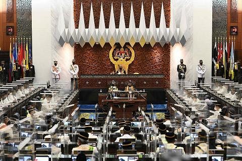 MAJORITI TIDAK KUKUH: Tindakan lompat parti di Malaysia telah menyebabkan ketidakstabilan politik, dengan setiap kerajaan selepas pilihan raya 2018 mempunyai majoriti kerusi Parlimen yang kecil.