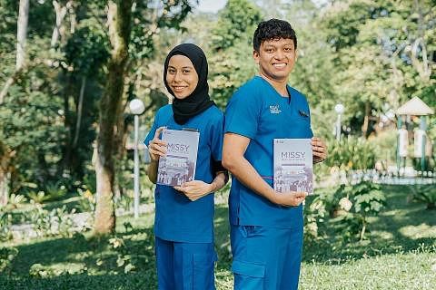 KONGSI PENGALAMAN DAN CABARAN: Cik Iffah Farzanah dan Encik Muhammad Rizam antara jururawat yang mengongsi pengalaman dan cabaran mereka sebagai jururawat dalam buku Missy Reflections II. - Foto HOSPITAL ALEXANDRA