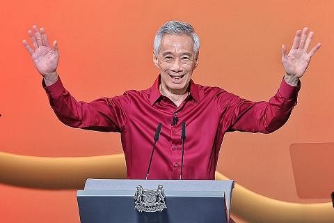 ENCIK LEE: Rakyat harus berbangga dengan identiti sebagai warga Singapura dan memahami kepentingan negara. - Foto BH oleh KEVIN LIM