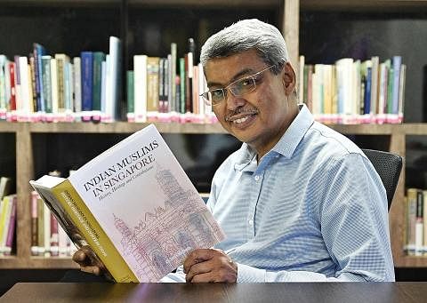 BAKTI KEPADA MASYARAKAT: Dr Ab Razak yang diiktiraf dengan Anugerah Jasa Cemerlang Muis tahun ini bersama buku tulisannya yang dilancar baru-baru ini yang menyusur sejarah, warisan serta sumbangan masyarakat India Muslim di Singapura.