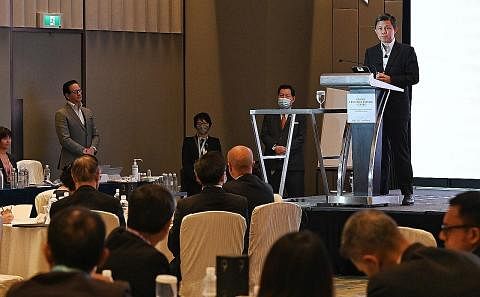 PERSIAPAN MASA DEPAN: Encik Chan memberi ucapan pada Sidang Puncak Pembelajaran Sepanjang Hayat Global di Pan Pacific Singapore semalam.