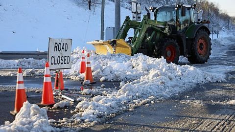 Ribuan pemandu terkandas di lebuh raya AS kerana ribut salji diselamat