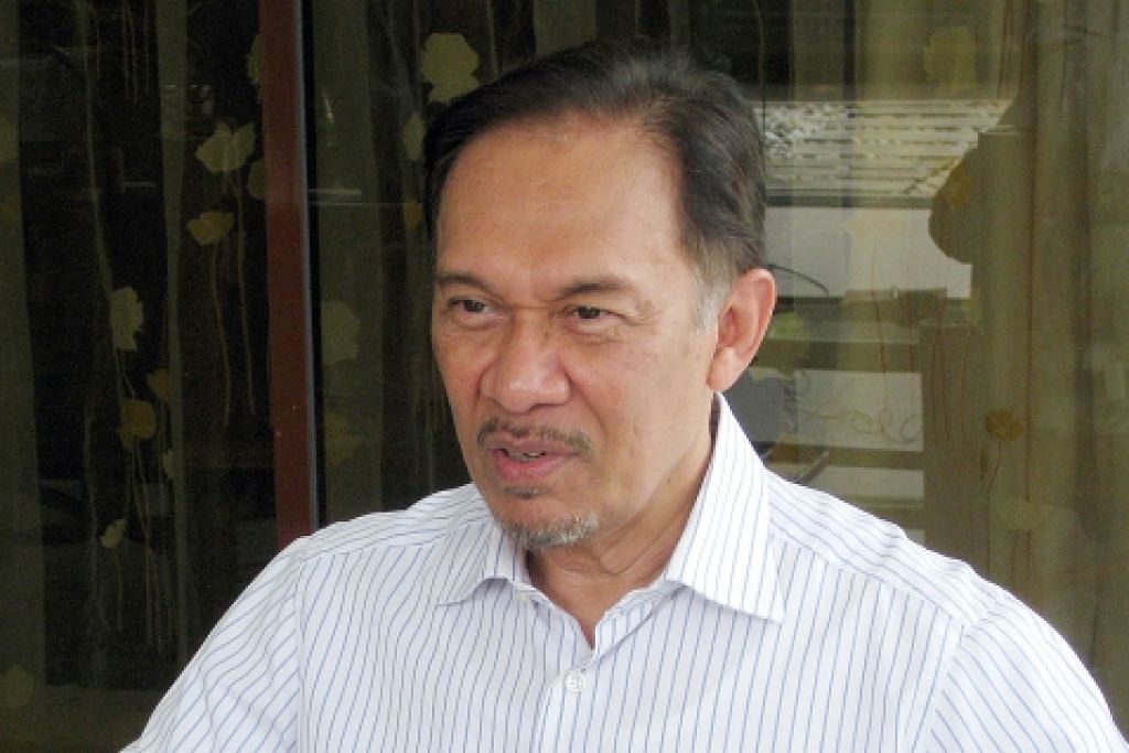 Anwar sokong pendirian desak Najib letak jawatan