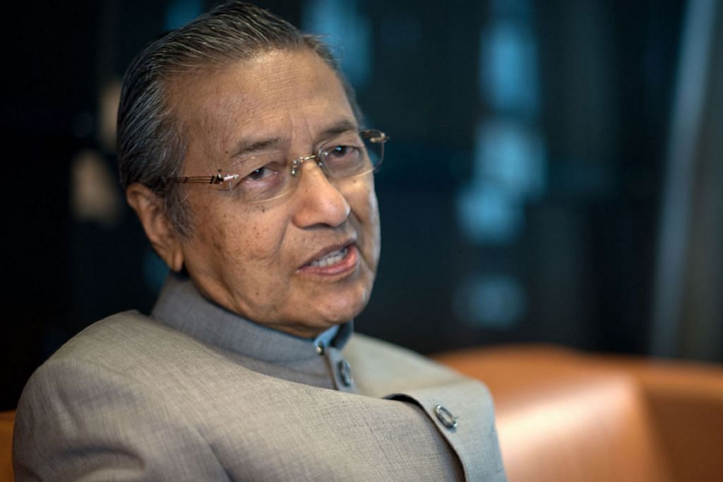 Dr M dakwa 'dah bertahun' letak jawatan di Petronas