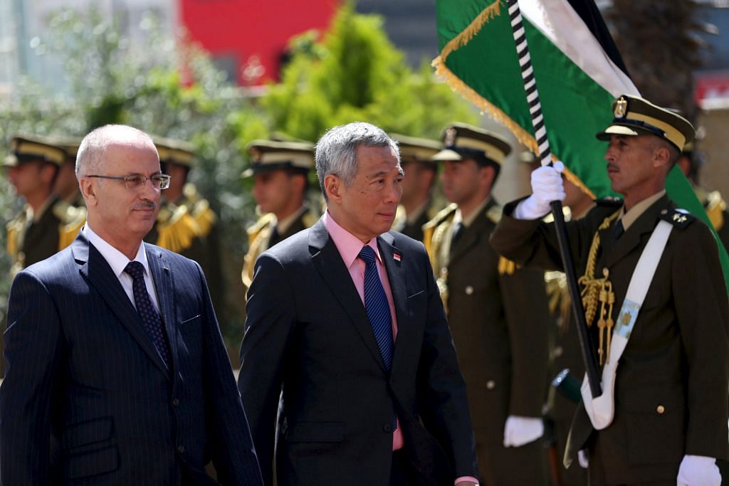 LAWATAN PERDANA MENTERI KE TIMUR TENGAH PM Lee dirai dalam kunjungan di Palestin