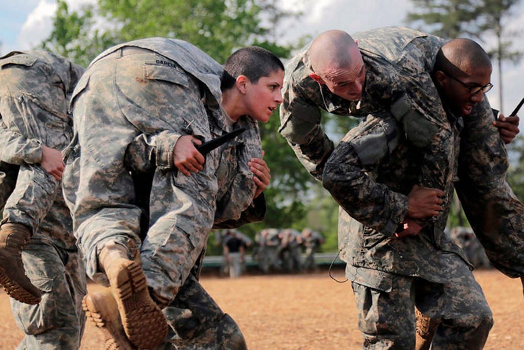 AS lantik pegawai infantri tentera wanita pertama