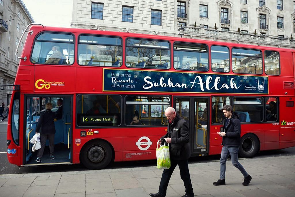 Iklan sempena Ramadan pada bas di London