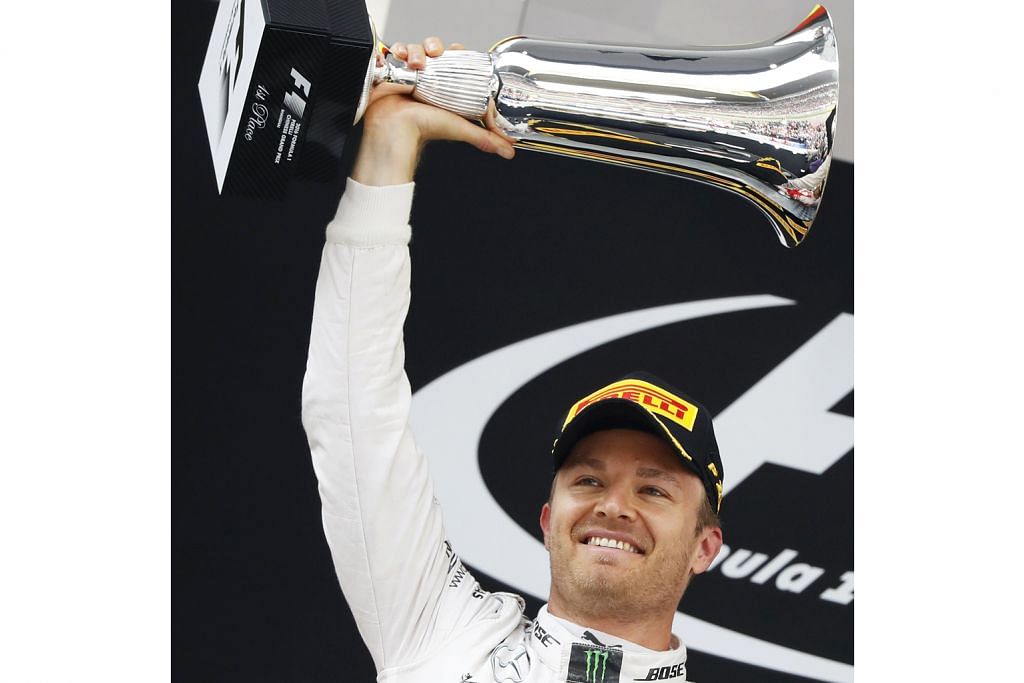 Rosberg senyum lebar...