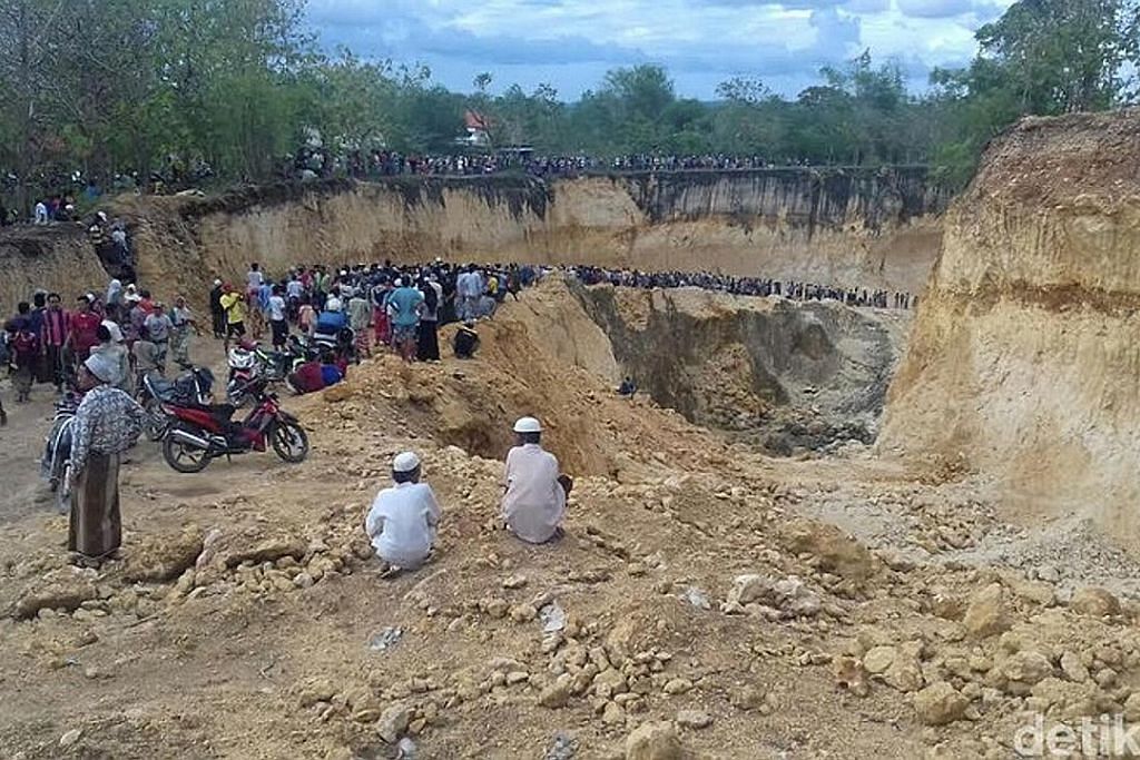 11 dikhuatiri mati tertimbus di lombong emas terlarang di Sumatera