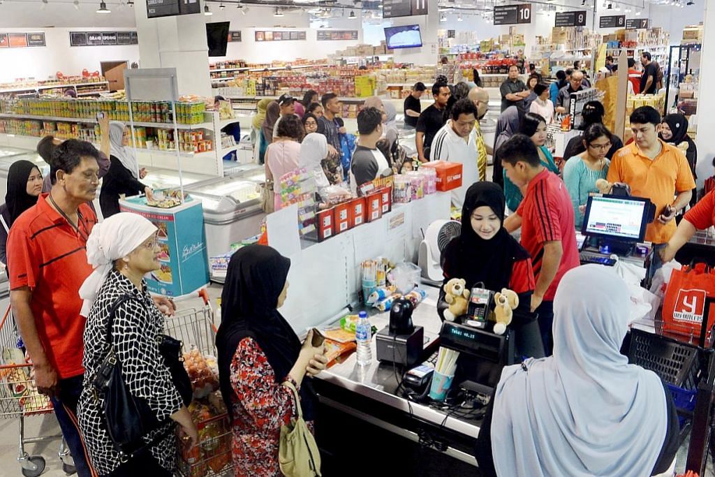 Pasar raya tawar lebih 8,000 jenis produk halal