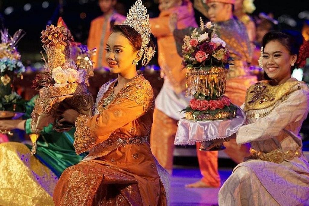 Lebih 500 penari dari sekolah dan badan kesenian meriahkan Festival Muara