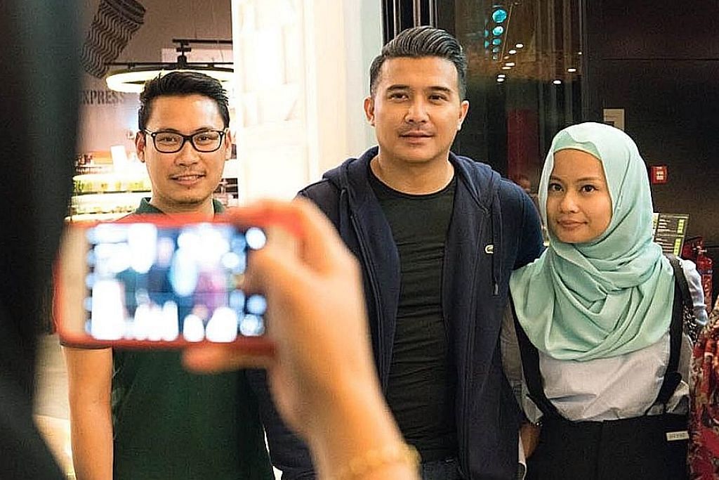 Peminat kecoh, teruja temui Aaron Aziz di Dubai