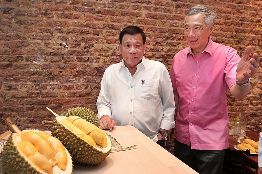 Nasi lemak, durian untuk Presiden Duterte dari PM Lee