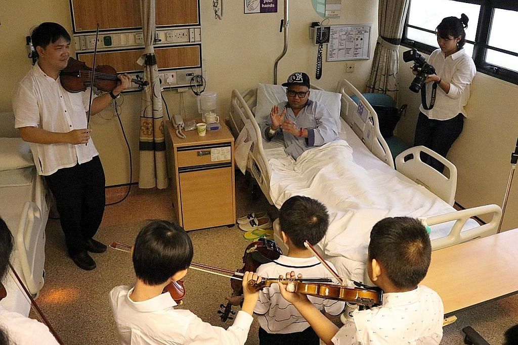 Pemuzik suntik keceriaan kepada pesakit melalui muzik dan lagu