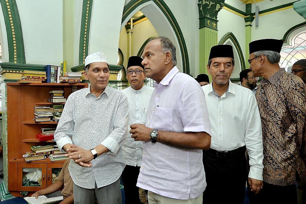 Shanmugam hadir majlis iftar, tinjau usaha baik pulih Masjid Abdul Gaffoor