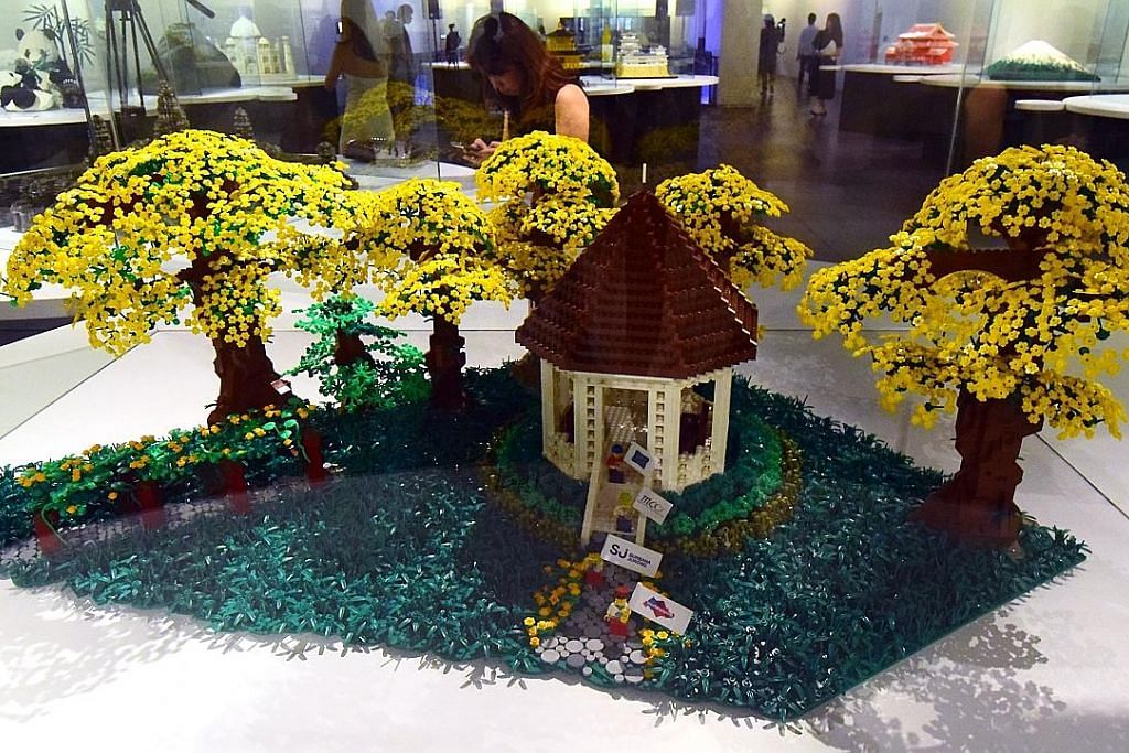 Replika Kebun Bunga dari kepingan Lego di pameran Tapak Warisan Dunia