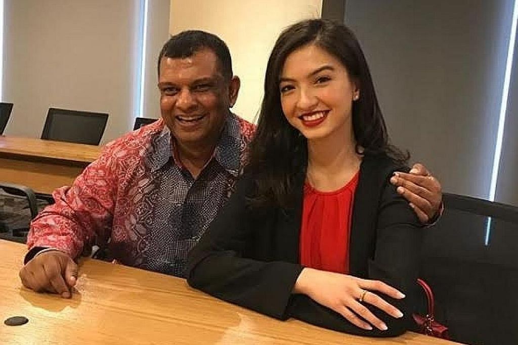 Anggota pengarah AirAsia pelakon cantik lagi bijak